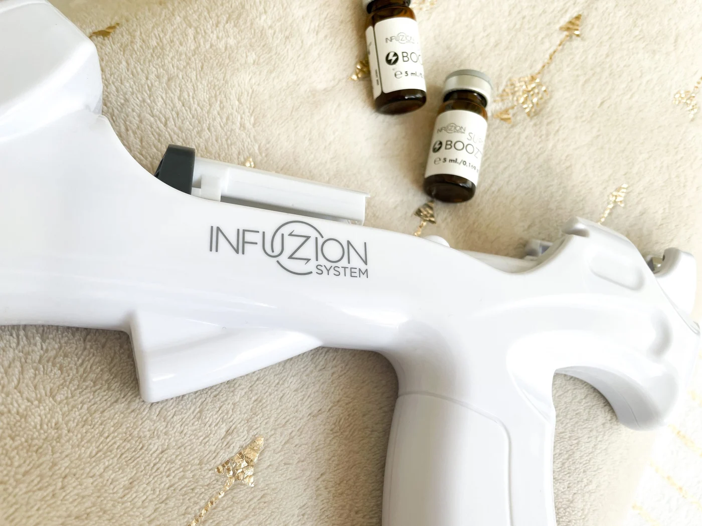 INFUZION-Handstück und Wirkstoffprodukte aus dem Institutsarchiv