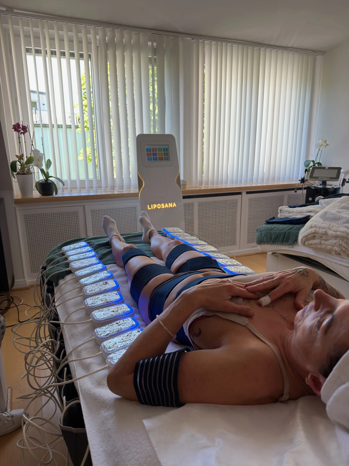 LIPOSANA3 NEO Körperbehandlung bei Royal Relax
